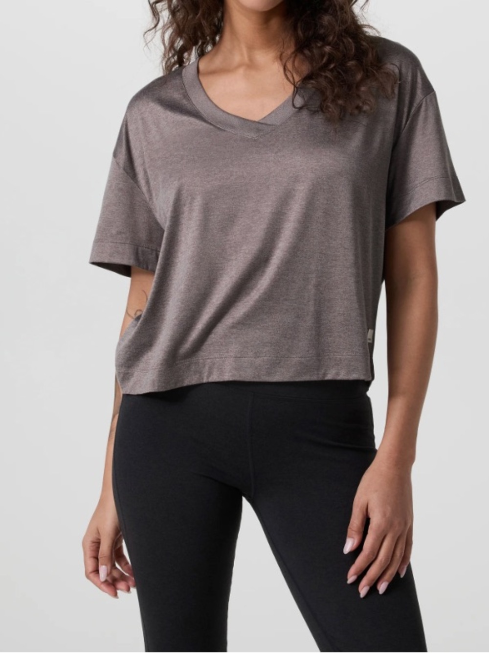 Vuori women’s V-neck Energy Tee